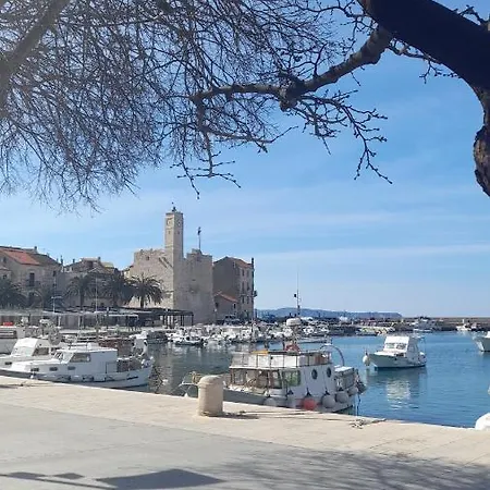 Victoria *