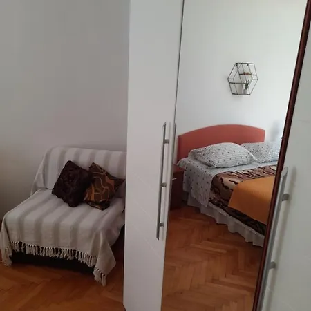 Victoria Apartment *