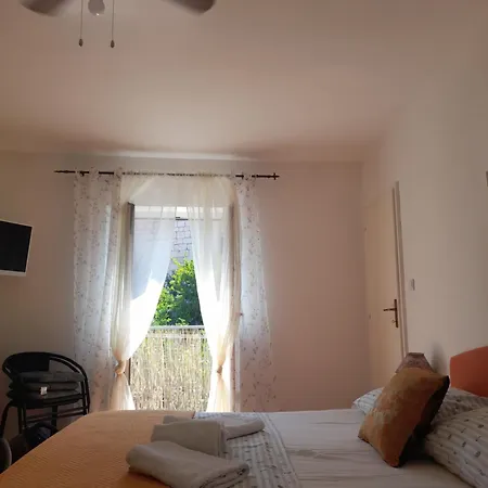 Apartment Victoria Komiza