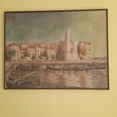Victoria Apartment *